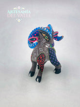 Load image into Gallery viewer, Cuernitos - Alebrije