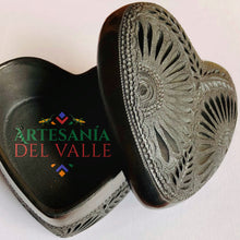 Load image into Gallery viewer, Lo Guardo en Mi Corazón